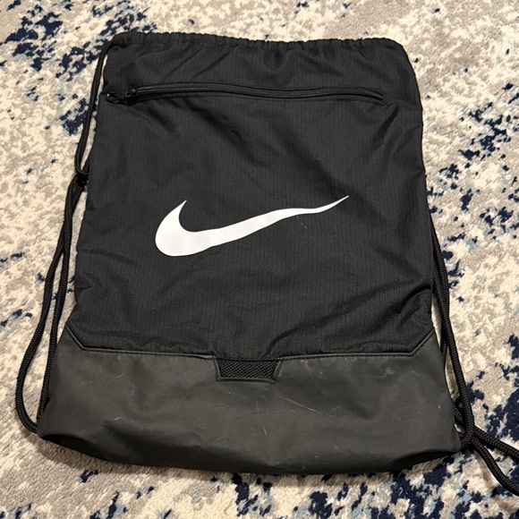 Nike Black and White Drawstring Backpack - Picture 1 of 4